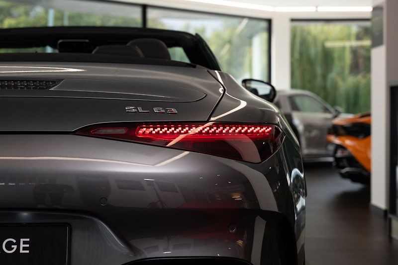 Mercedes-Benz SL 4MATIC+ - fotka 20 z 21