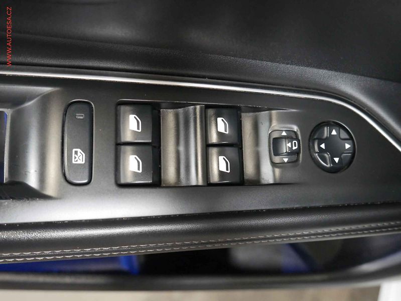 Peugeot 3008 (2017) 1.6 HDi, 2.maj,ČR, AC, temp - fotka 23 z 24