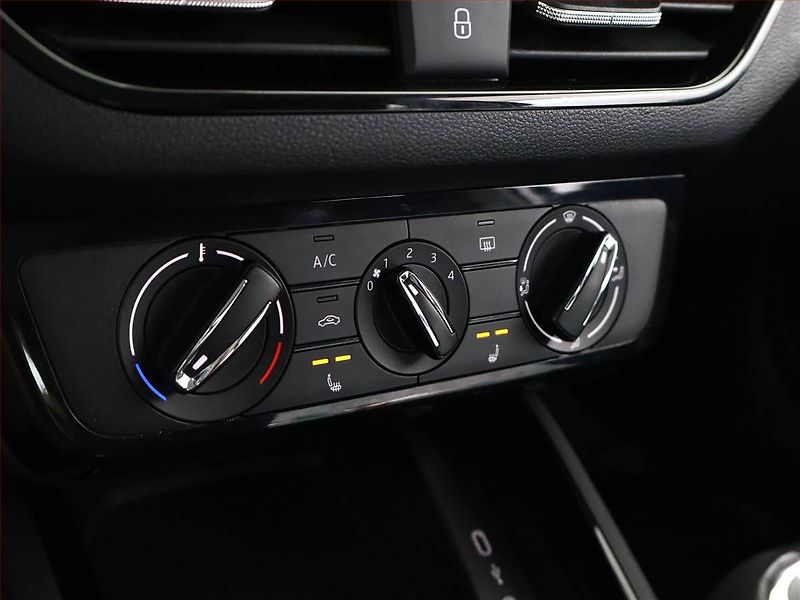 Škoda Kamiq (2025) Selection 1.0 TSI - fotka 16 z 18