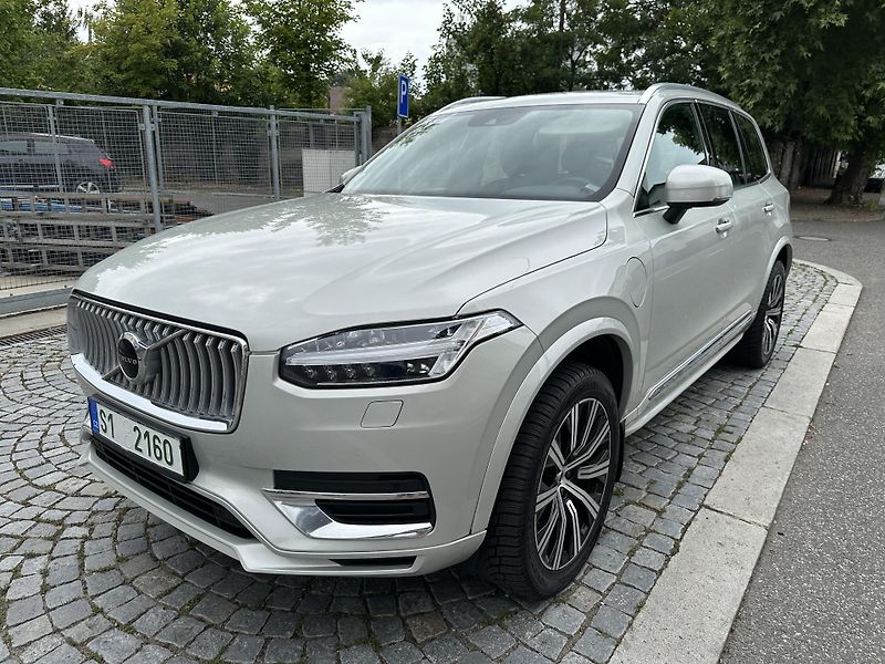 Volvo XC90 T8 plug-in hybrid Recharge - fotka 1 z 32