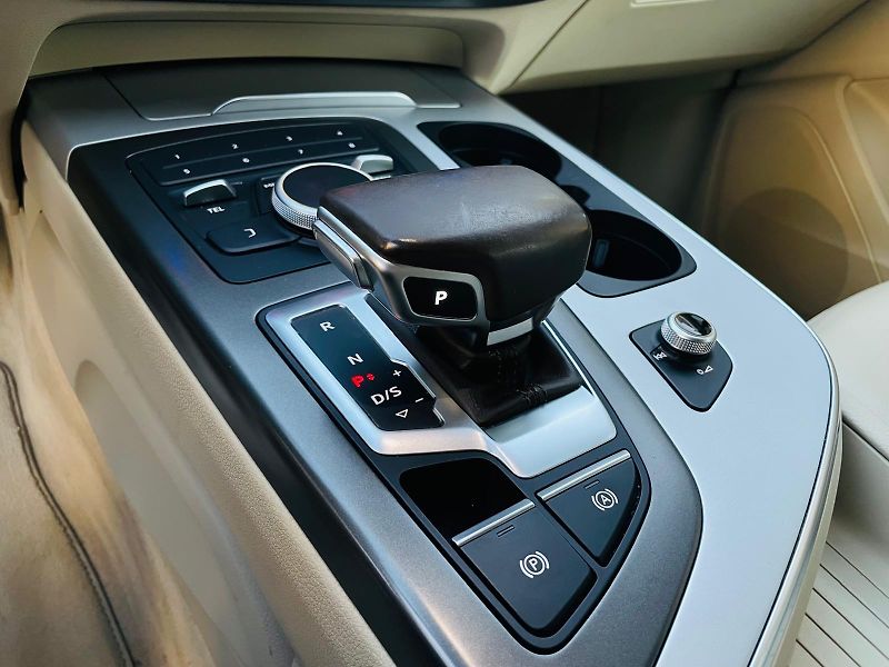 Audi Q7 3.0TDI AUT VÝHŘEV QUATTRO - fotka 42 z 54