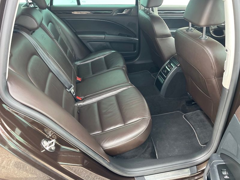 Škoda Superb (2012) 2.0 TDI Laurin a Klement - fotka 13 z 25