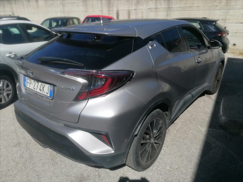 Toyota C-HR 1,8 i 72kw Hybrid e-CVT - fotka 25 z 29