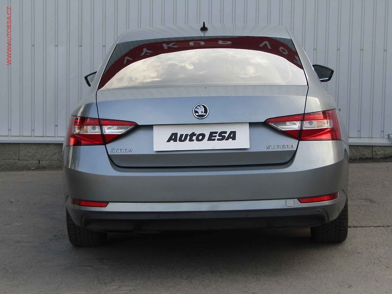 Škoda Superb (2016) 1.6 TDi, Ambition, DSG, navi - fotka 5 z 21