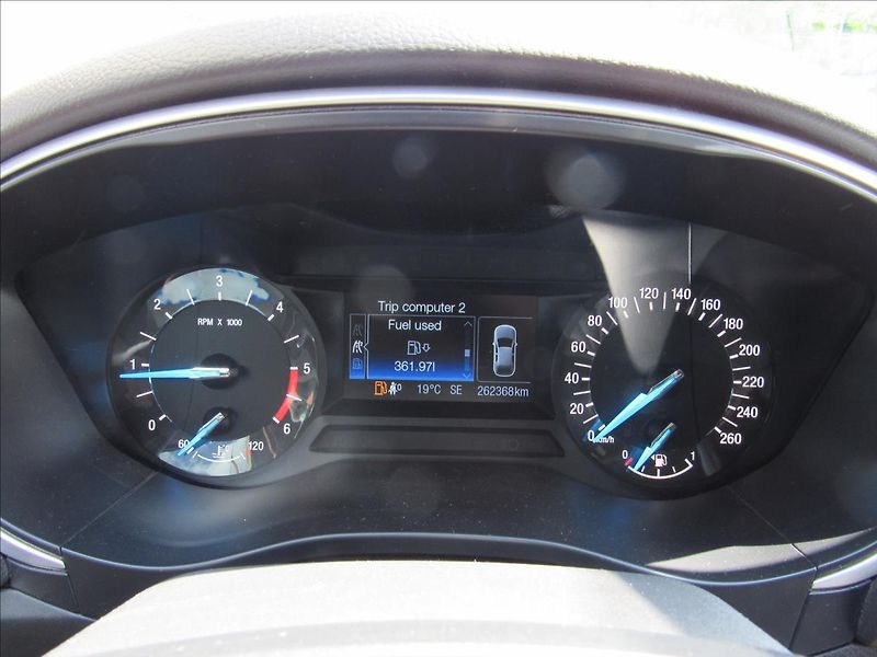 Ford Mondeo 1,6 TDCi 85kW - fotka 13 z 32