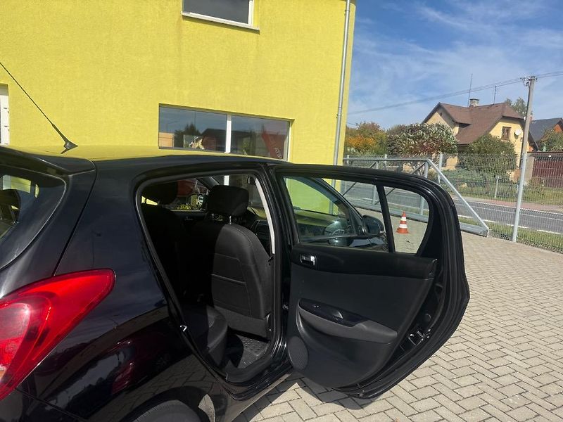 Hyundai i20 (2012) 1,2i VÝHŘ.SEDADLA JEN 107tis. - fotka 12 z 27