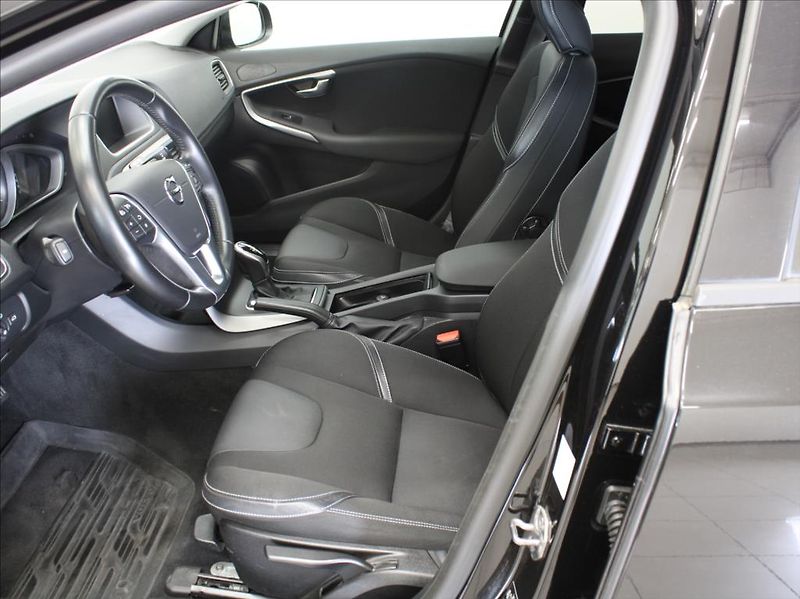 Volvo V40 1,5 T2 90kW AT Momentum 1.maj. - fotka 6 z 14
