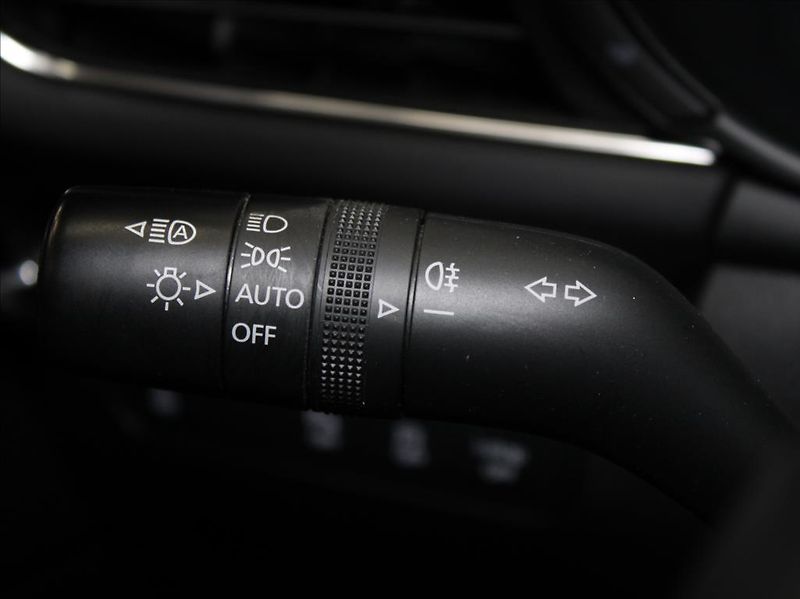 Mazda 3 2,0 G120 PLUS 1.maj. 6L-Zár. - fotka 17 z 22
