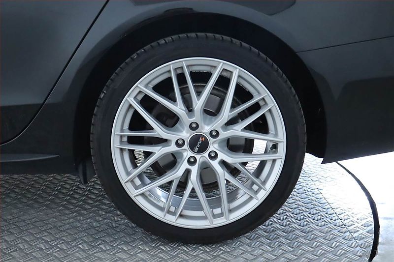 Audi A4 (2014) 2.0 TDI, Automat, Navi, Xenony - fotka 15 z 26