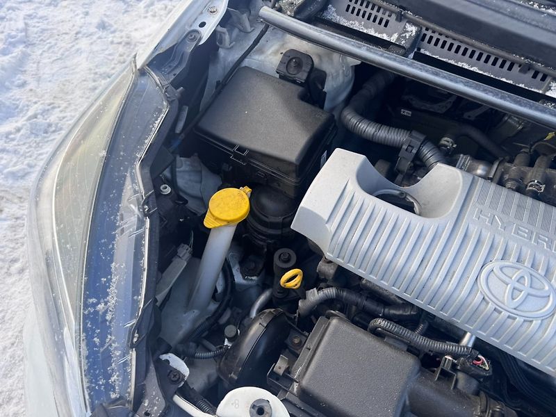 Toyota Yaris (2016) HYBRID 1,5 54 KW STK AUTOMAT - fotka 37 z 38