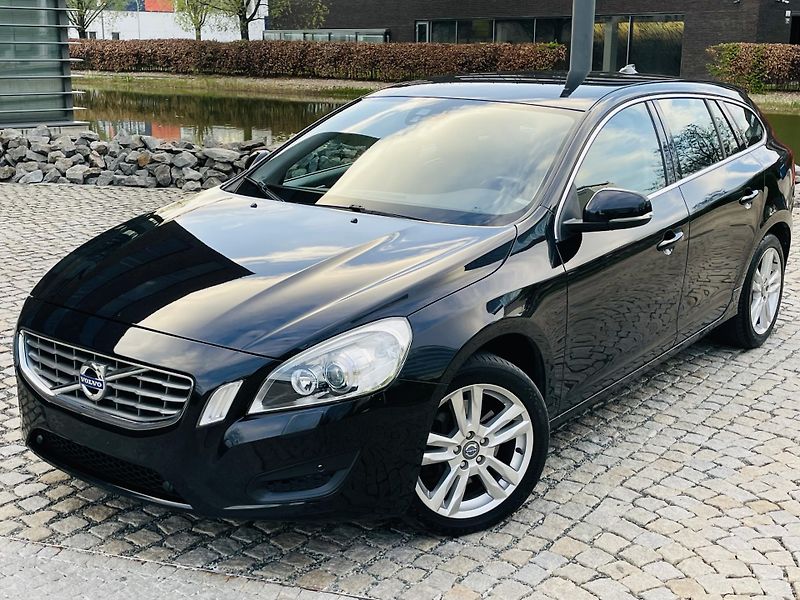 Volvo V60 2.4D5 MANUÁL VÝHŘEV SERVISKA - fotka 3 z 44