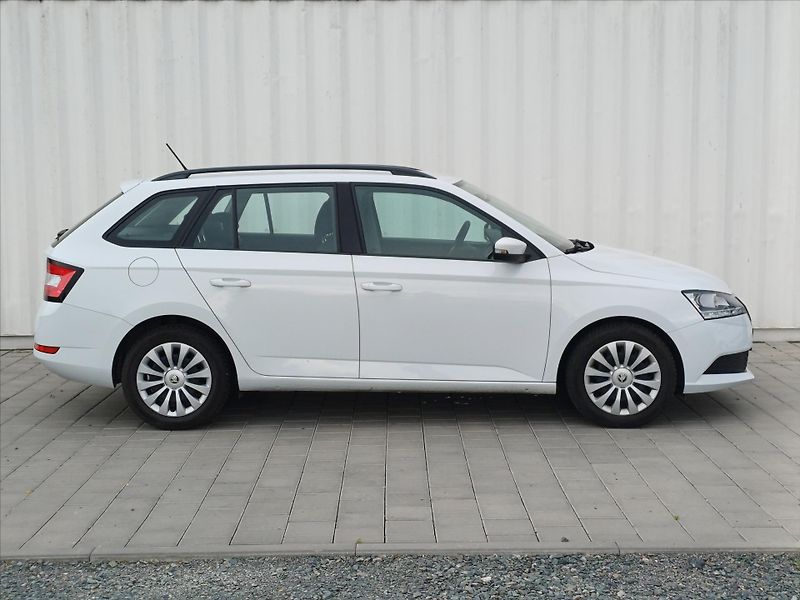 Škoda Fabia 1,0   TSI 70kW Active - fotka 19 z 24