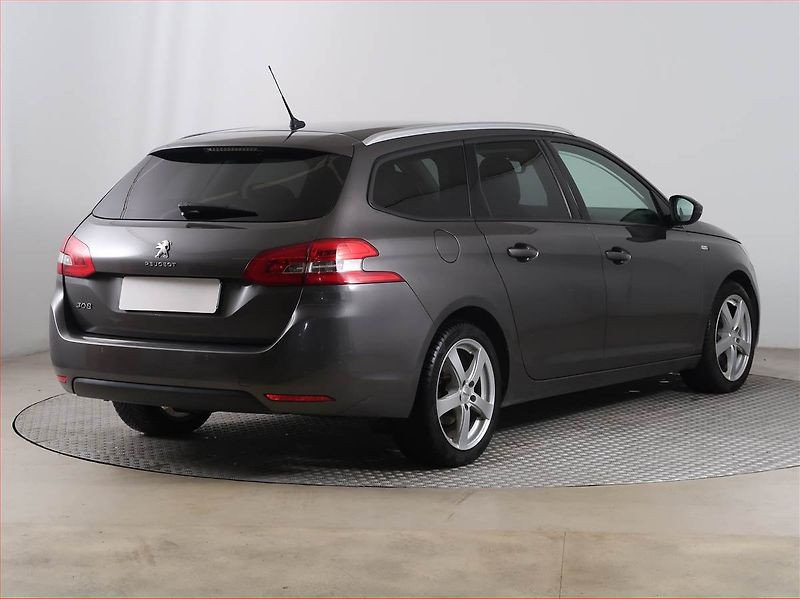 Peugeot 308 (2017) 1.2 PureTech, Navi, Tempomat - fotka 5 z 15