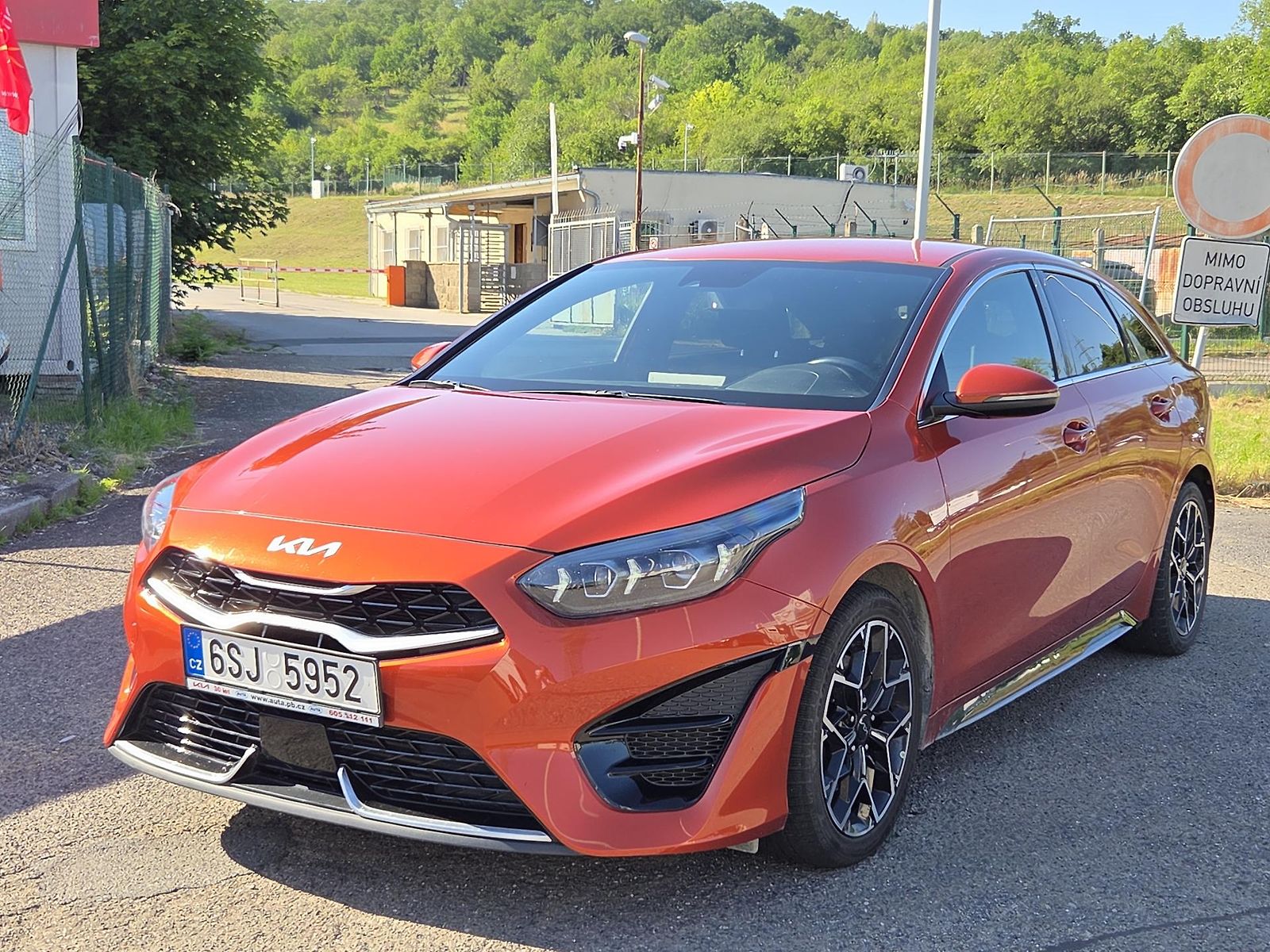 Kia ProCeed 1,5T-GDi lze i na splátky VŠEM