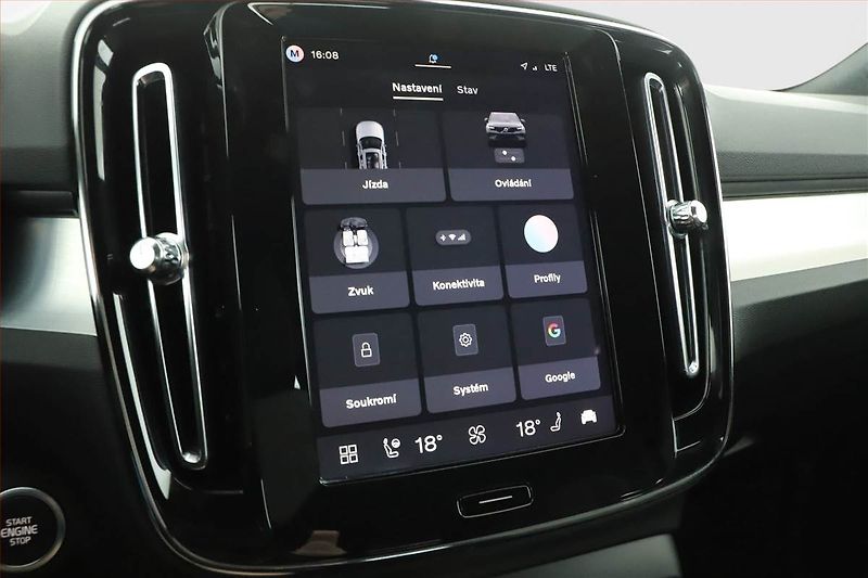 Volvo XC40 (2026) B3 - fotka 16 z 22