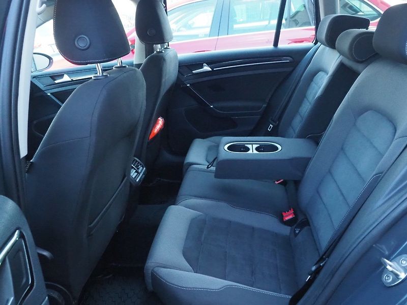 Volkswagen Golf Variant (2017) 1.4 TGI 81 kW, CNG - fotka 12 z 36