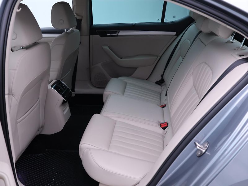 Škoda Superb 2,0 TDI DSG L&K LED  DPH CZ - fotka 13 z 31