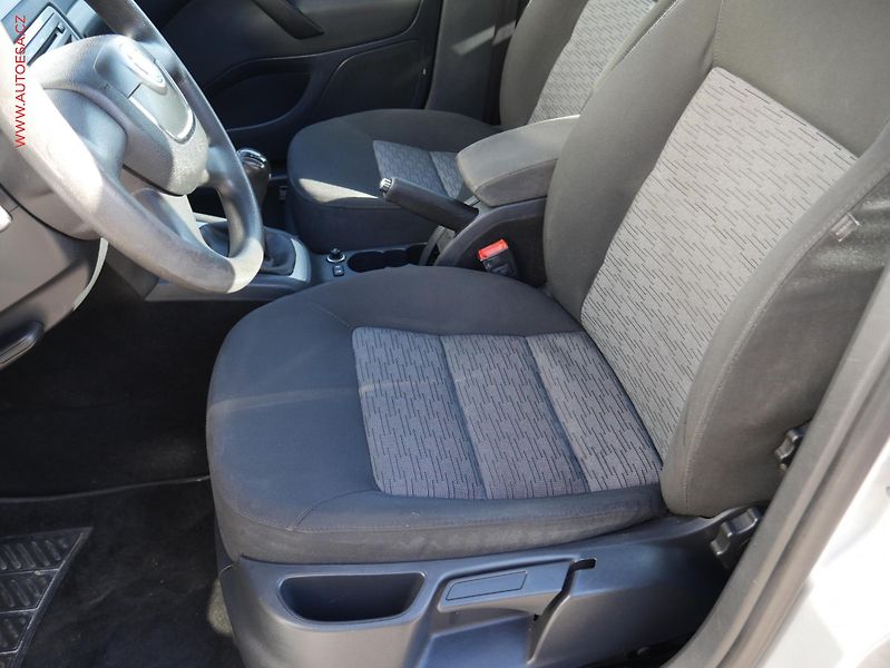 Škoda Octavia (2010) 1.4 TSI, Ambiente - fotka 9 z 16