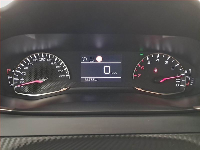Peugeot 2008 (2020) 1.2 PureTech, Tempomat - fotka 11 z 18