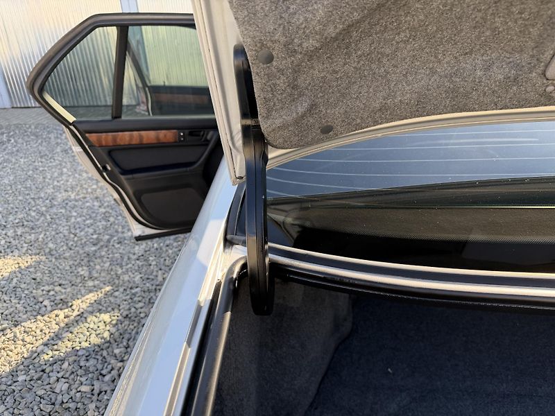 BMW Řada 7 730i 190PS SHADOWLINE EXTRA!!! - fotka 107 z 156