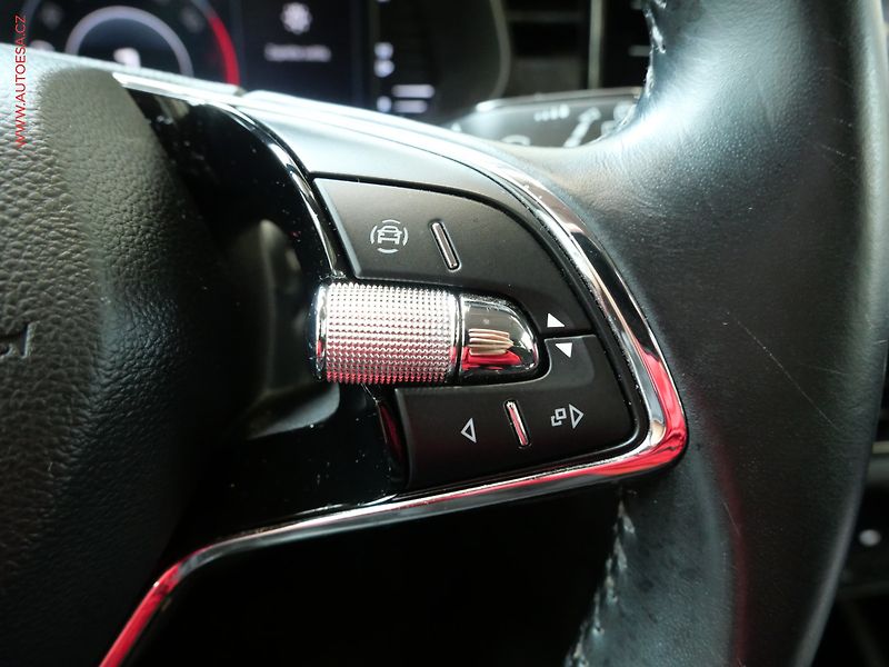 Škoda Kamiq (2021) 1.0 TSi, Ambition Plus, navi - fotka 17 z 23