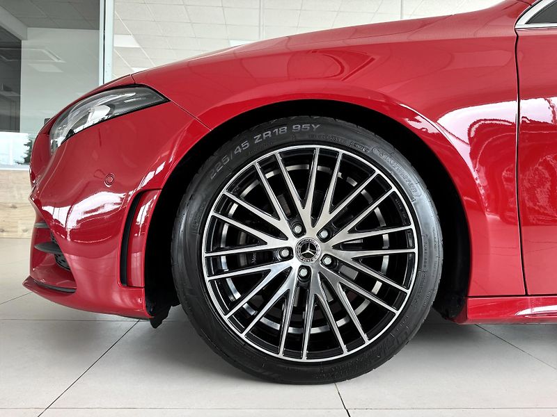Mercedes-Benz Třídy A 200 AMG AUT*Panorama*Distronic - fotka 38 z 39