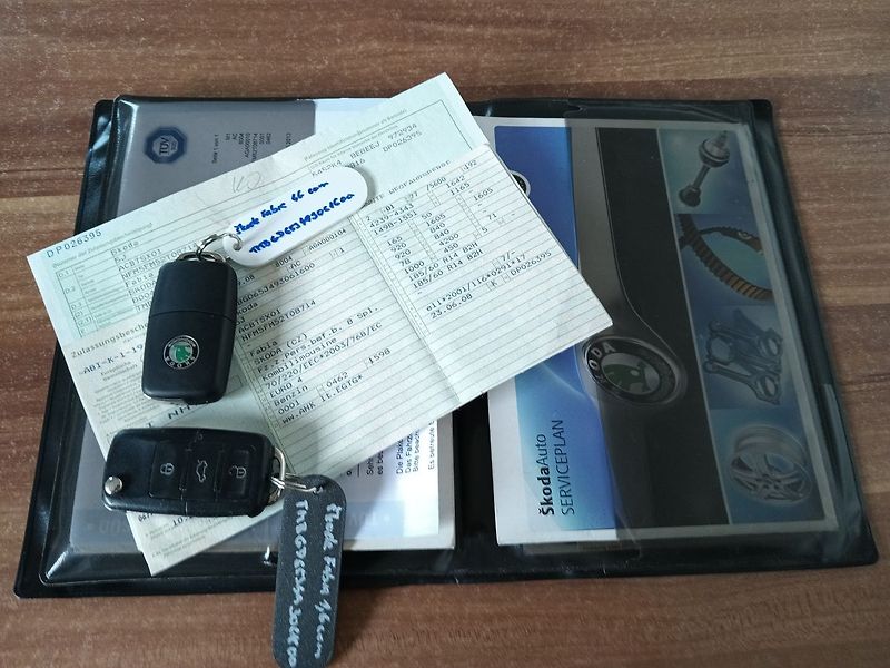 Škoda Fabia 1.6 Combi Ambiente - fotka 21 z 33