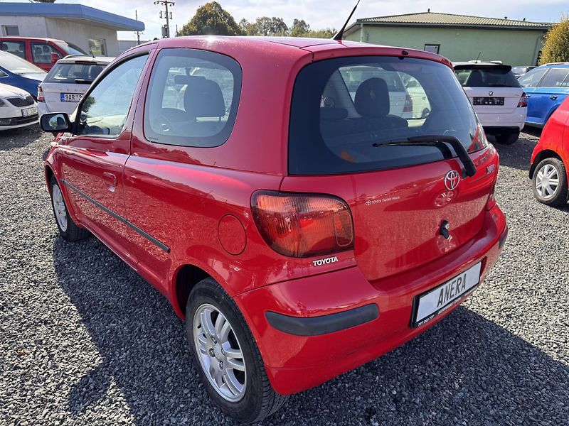 Toyota Yaris 1.0 VVTi,48 kW,98 tis km,1.Maj - fotka 7 z 17
