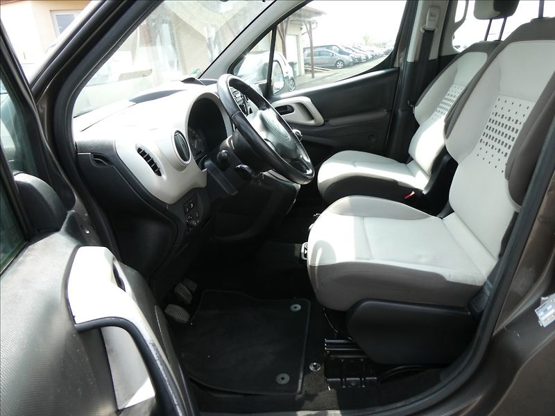 Citroën Berlingo 1,6 HDi 73kW MULTISPACE, závěs - fotka 18 z 37