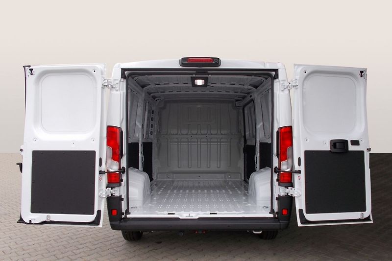 Opel Movano (2026) Van 3000 L2H1 2.2 CDTi 120k 6- - fotka 10 z 28