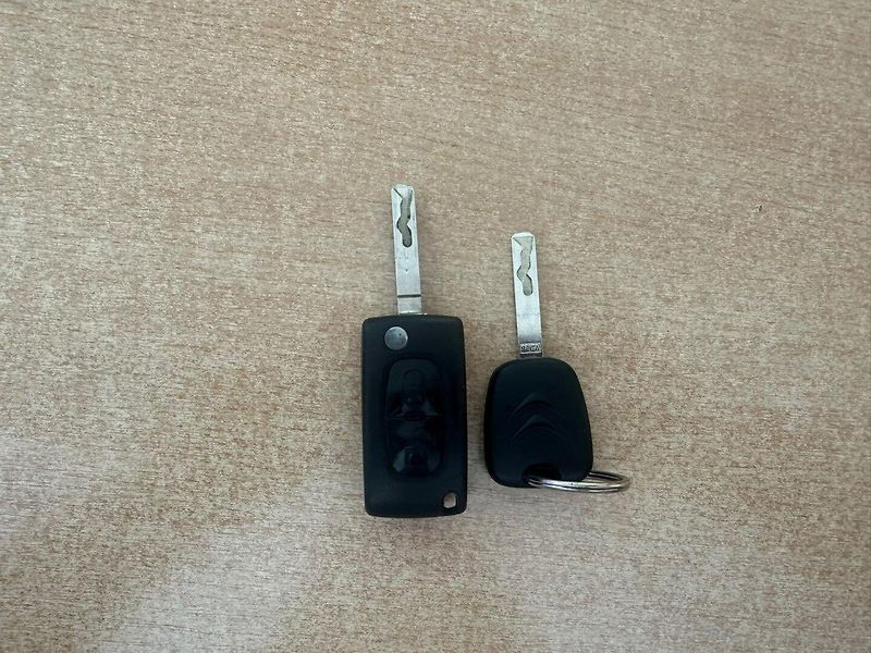 Citroën C3 (2010) 1.6i Panorama/NAVI/1Maj/88kW - fotka 27 z 27