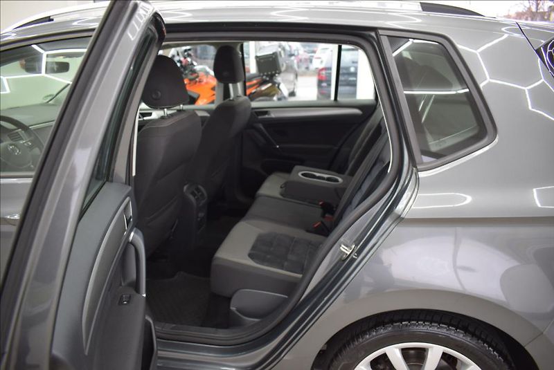 Volkswagen Golf Sportsvan 1,4 TSi, 1.maj,NAVI,XEN,LED - fotka 11 z 36
