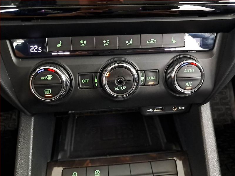 Škoda Octavia (2014) Elegance 1.4 TSI, Kůže - fotka 16 z 20