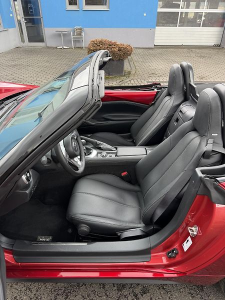 Mazda MX-5 1,5i 97kW NAVIGACE   - fotka 12 z 15