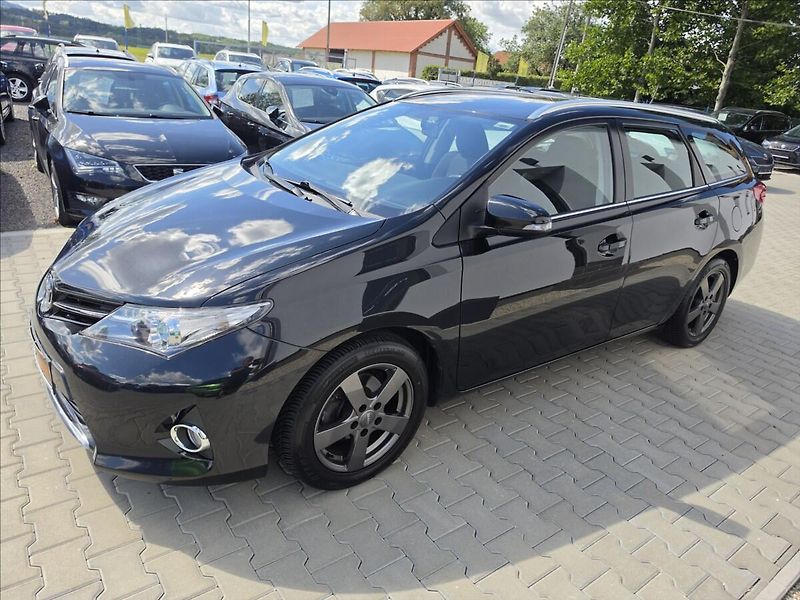 Toyota Auris 1,6 97 KW Automat kamera navi - fotka 10 z 44