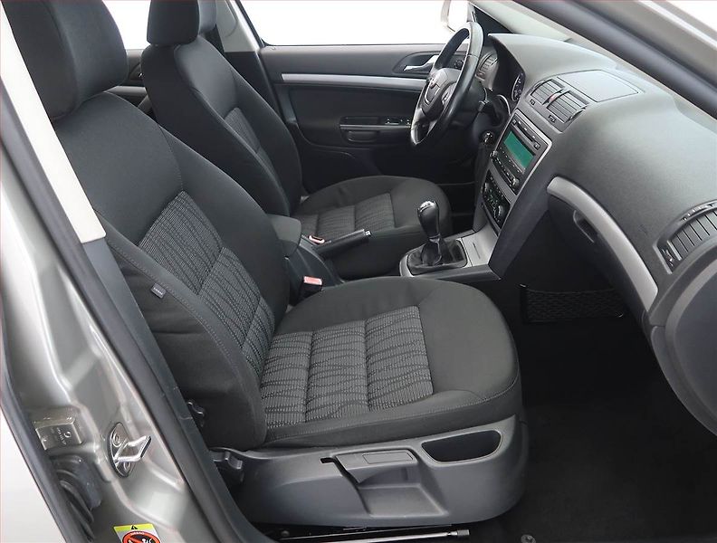 Škoda Octavia (2008) 1.9 TDI, Serv.kniha, Tempomat - fotka 9 z 20