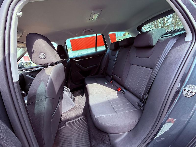 Škoda Octavia 1.6 TDi Style, ČR - fotka 11 z 26