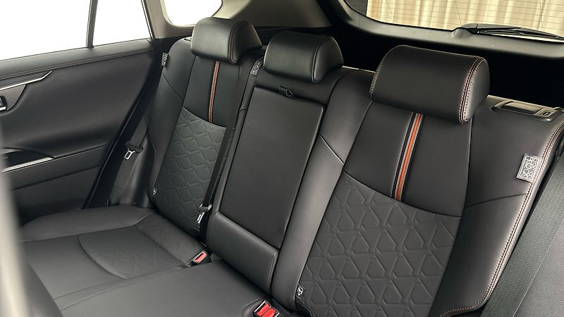 Toyota RAV4 2.5 Hybrid AUT 4WD Adventure - fotka 16 z 30