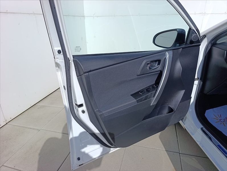 Toyota Auris 1,8 i HYBRID AT KAMERA NAVI - fotka 12 z 39