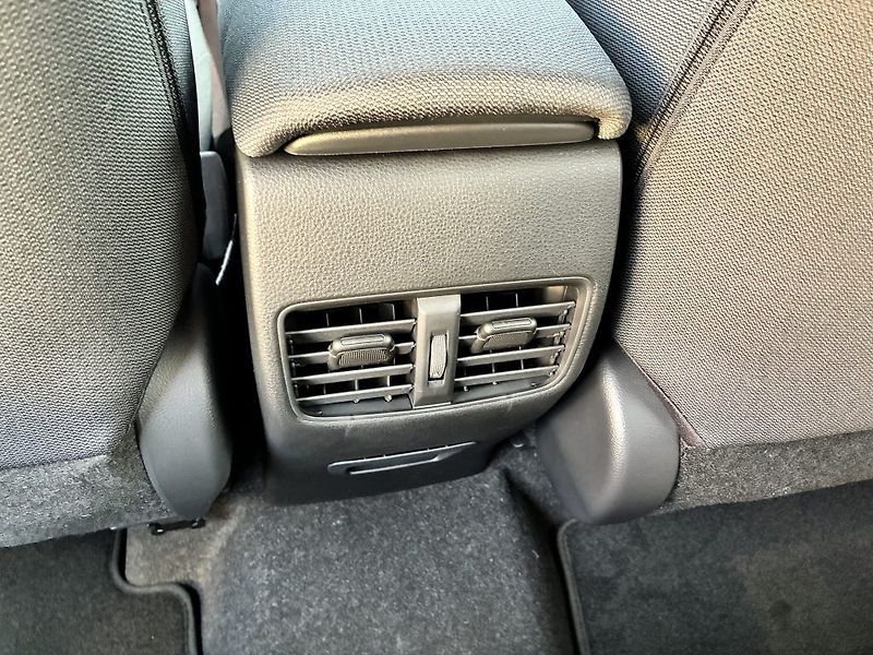 Toyota Corolla Cross 1.8 Hybrid MC25 Style - fotka 12 z 25