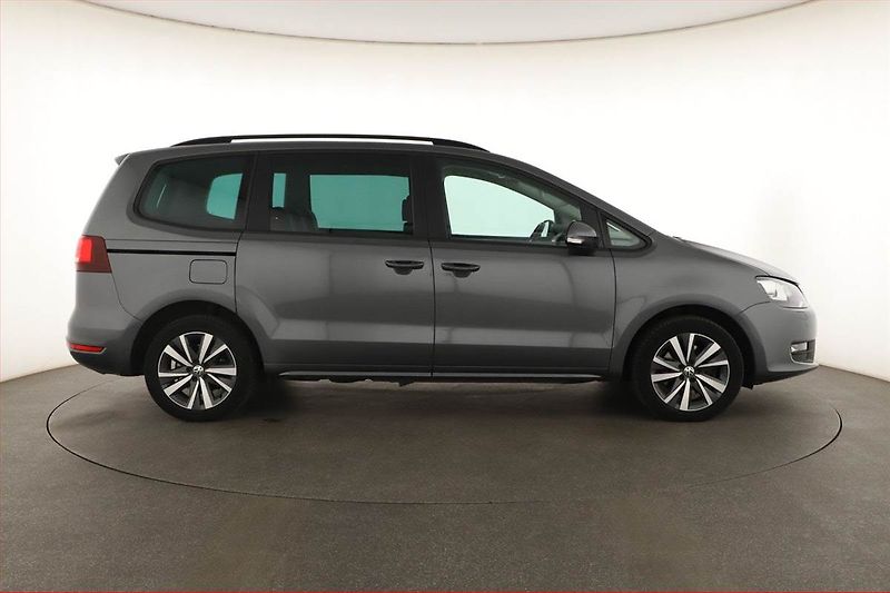 Volkswagen Sharan (2019) 2.0 TDI BMT, Automat, 7 míst - fotka 6 z 24