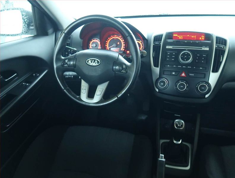 Kia Ceed (2010) 1.4 CVVT, po STK, jezdí skvěle - fotka 7 z 16
