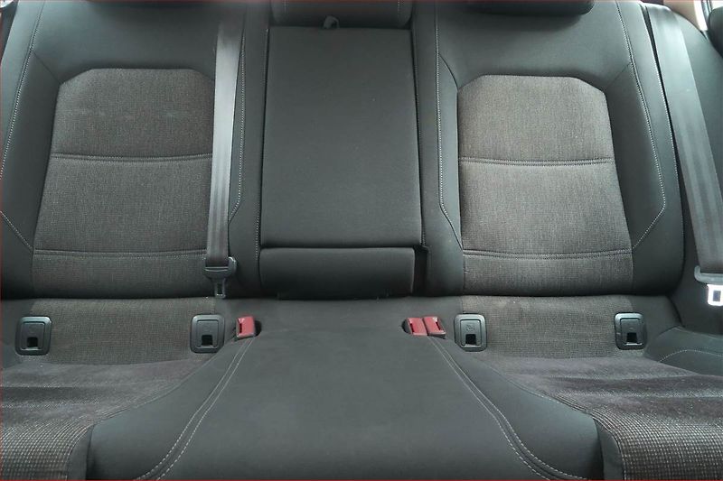 Volkswagen Passat (2016) 2.0 TDI, Automat, Navi - fotka 10 z 17