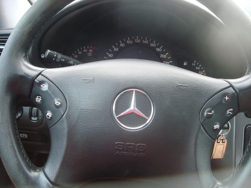 Mercedes-Benz Třídy C (2002) 270CDI - fotka 14 z 15