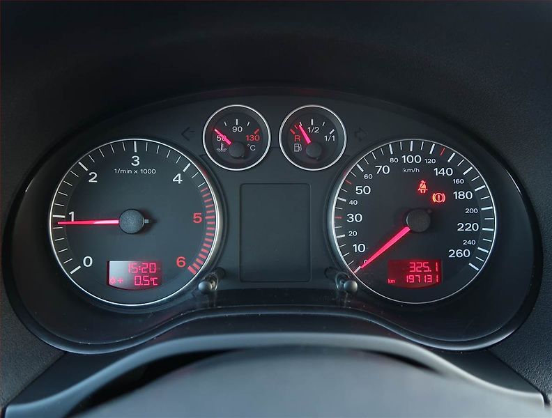 Audi A3 (2006) Comfort 2.0 TDI, po STK - fotka 11 z 17