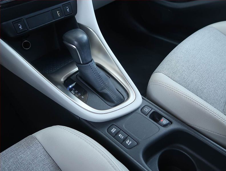 Toyota Yaris (2021) 1.5 VVT-i Hybrid, Automat - fotka 13 z 19
