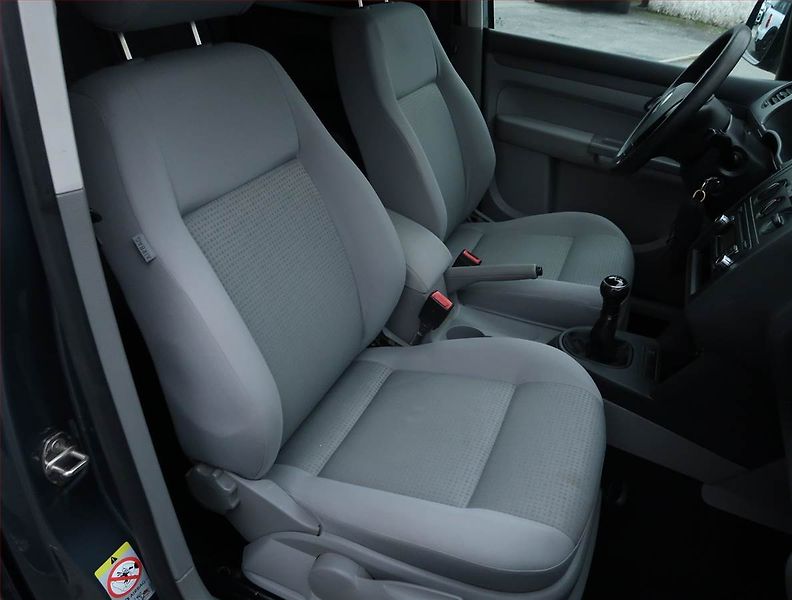 Volkswagen Caddy (2010) 1.9 TDI, 5Míst, 1Maj - fotka 9 z 16