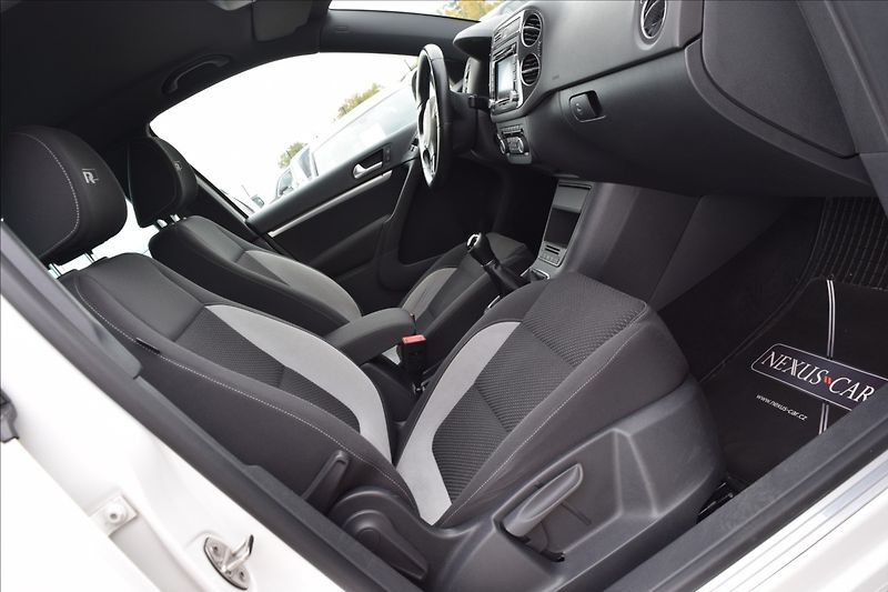 Volkswagen Tiguan 2,0 TDi 81KW R-LINE - fotka 24 z 51