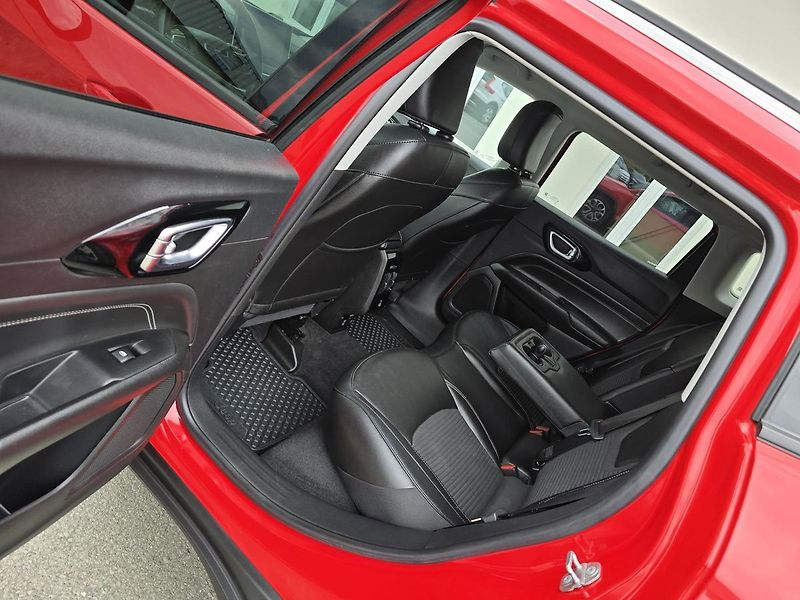 Jeep Compass 110kW LIMITED KAMERA+NAVI - fotka 36 z 44