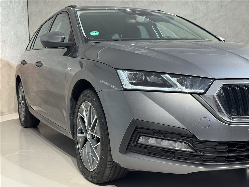 Škoda Octavia 2,0 TDi  DSG Tour Virtual LED - fotka 5 z 44